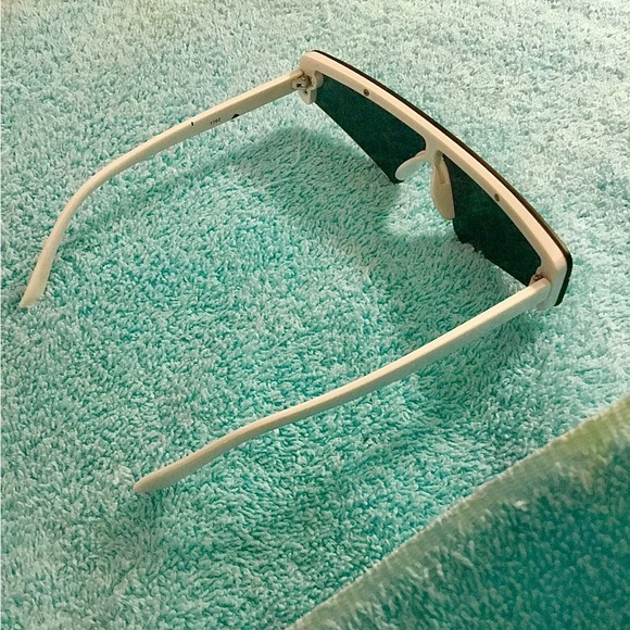 80s Futuristic White & Black Sunglasses NEW WITH TAG Visor Shield Unisex - Picture 2 of 2